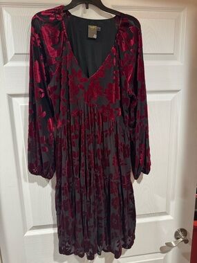 Long-Sleeve Black Dress w/ Burgundy Floral Burnout by Taylor Womens sz 10